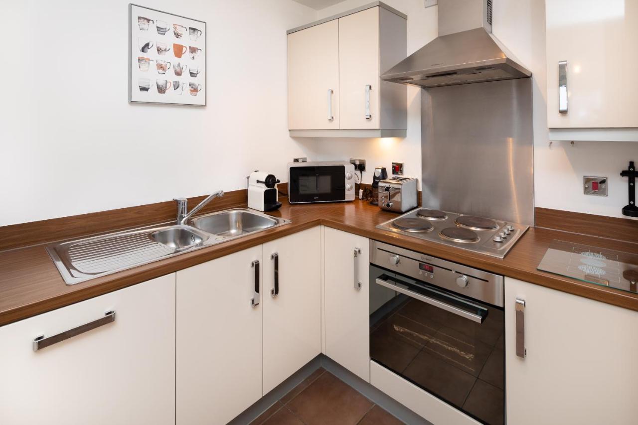 Stylish City Centre Apartment - Home From Home With Fully-Equipped Kitchen, Smart Tv, Netflix, Superfast Wifi, Free Parking, Self Check-In - By Brightleap Apartments Milton Keynes Dış mekan fotoğraf