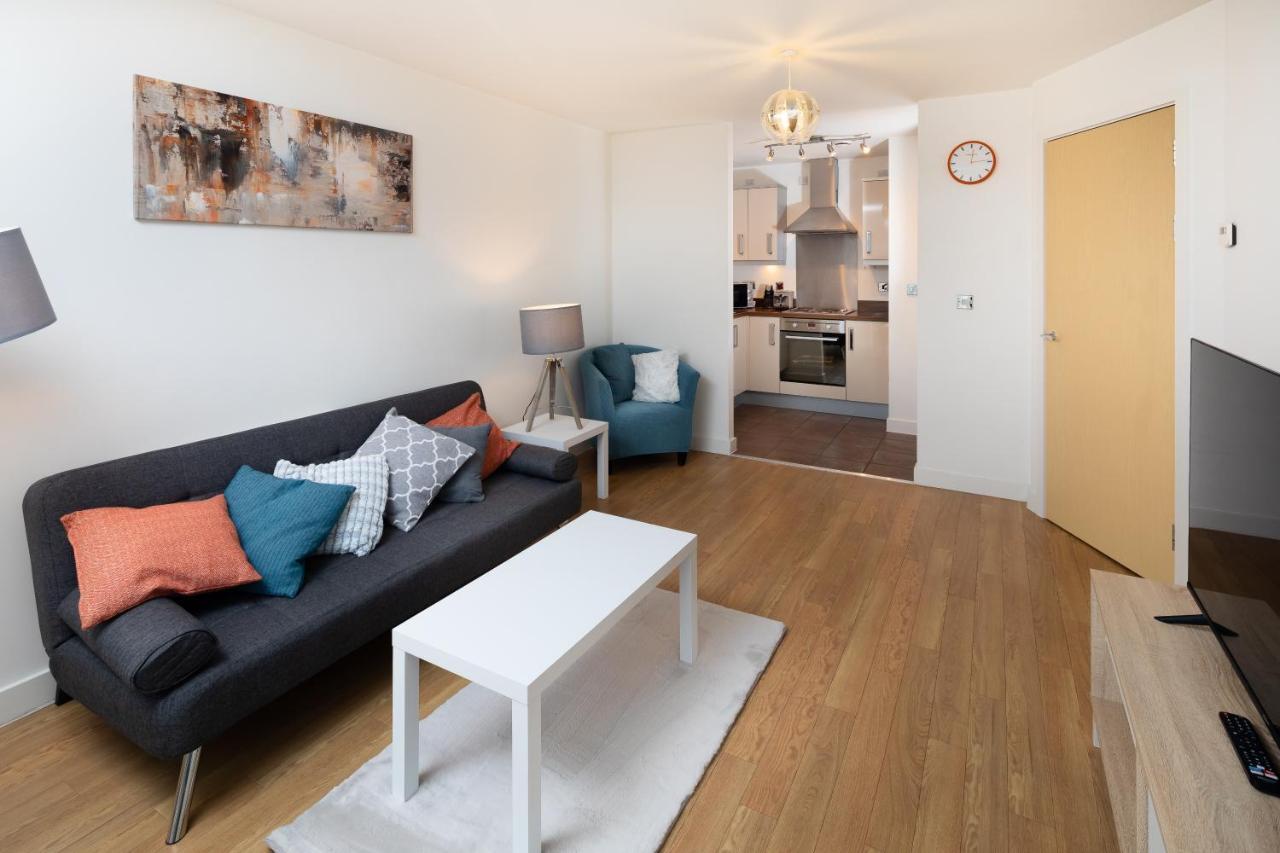 Stylish City Centre Apartment - Home From Home With Fully-Equipped Kitchen, Smart Tv, Netflix, Superfast Wifi, Free Parking, Self Check-In - By Brightleap Apartments Milton Keynes Dış mekan fotoğraf