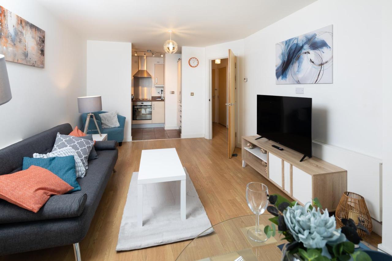 Stylish City Centre Apartment - Home From Home With Fully-Equipped Kitchen, Smart Tv, Netflix, Superfast Wifi, Free Parking, Self Check-In - By Brightleap Apartments Milton Keynes Dış mekan fotoğraf