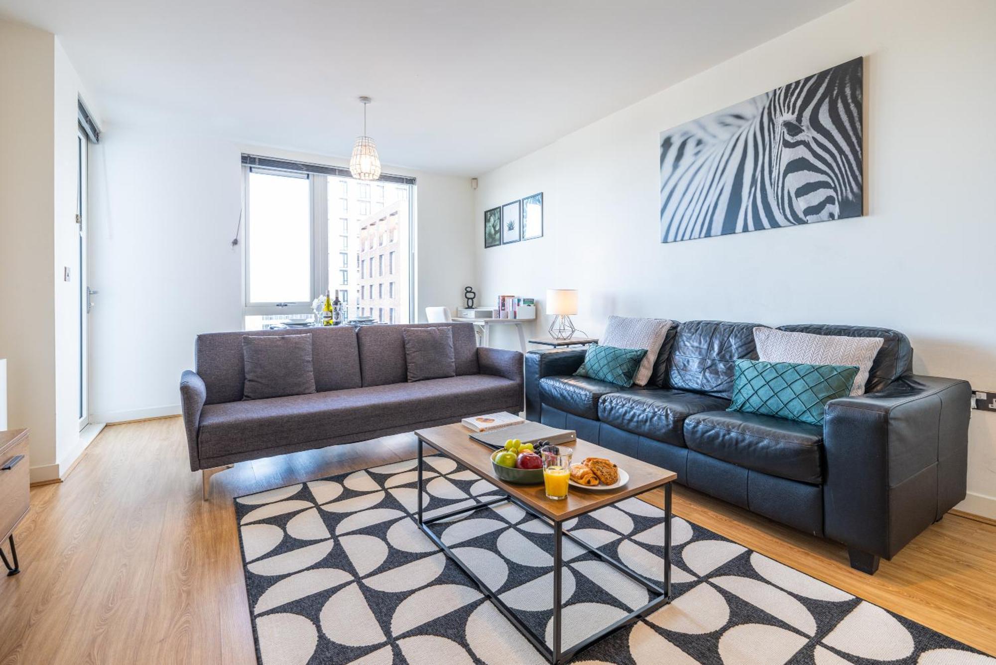 Stylish City Centre Apartment - Home From Home With Fully-Equipped Kitchen, Smart Tv, Netflix, Superfast Wifi, Free Parking, Self Check-In - By Brightleap Apartments Milton Keynes Dış mekan fotoğraf