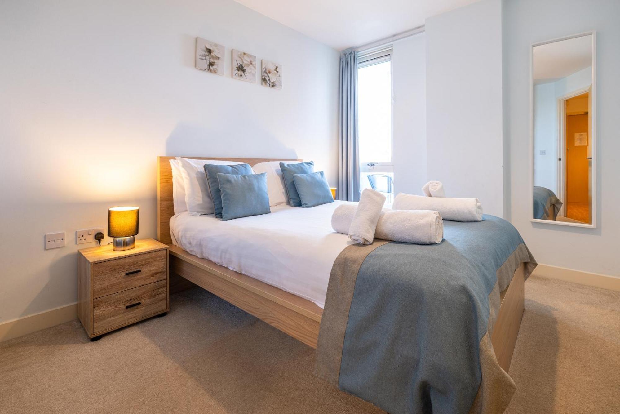 Stylish City Centre Apartment - Home From Home With Fully-Equipped Kitchen, Smart Tv, Netflix, Superfast Wifi, Free Parking, Self Check-In - By Brightleap Apartments Milton Keynes Dış mekan fotoğraf