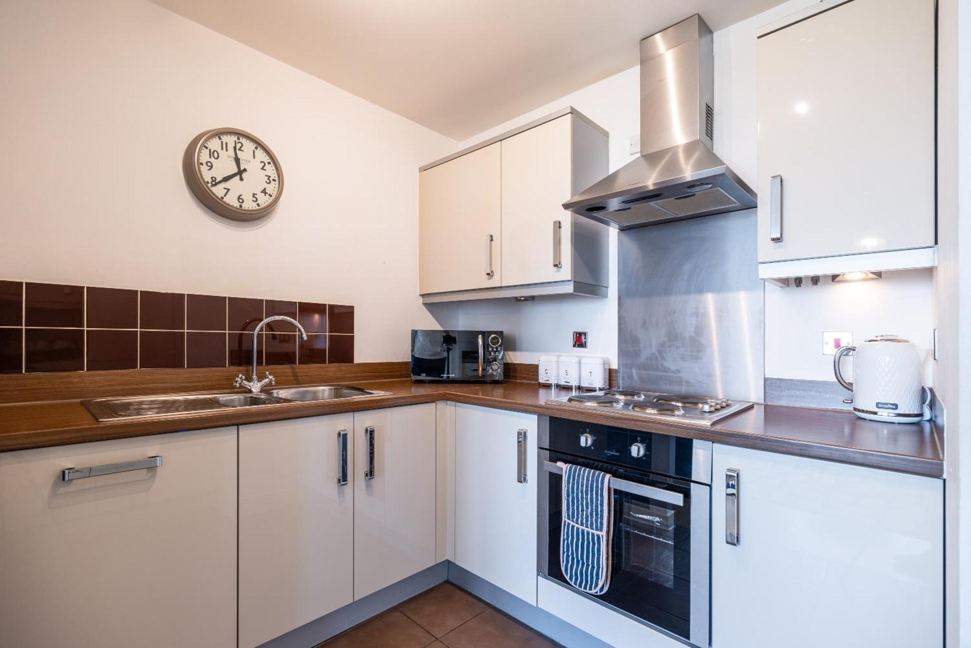 Stylish City Centre Apartment - Home From Home With Fully-Equipped Kitchen, Smart Tv, Netflix, Superfast Wifi, Free Parking, Self Check-In - By Brightleap Apartments Milton Keynes Dış mekan fotoğraf