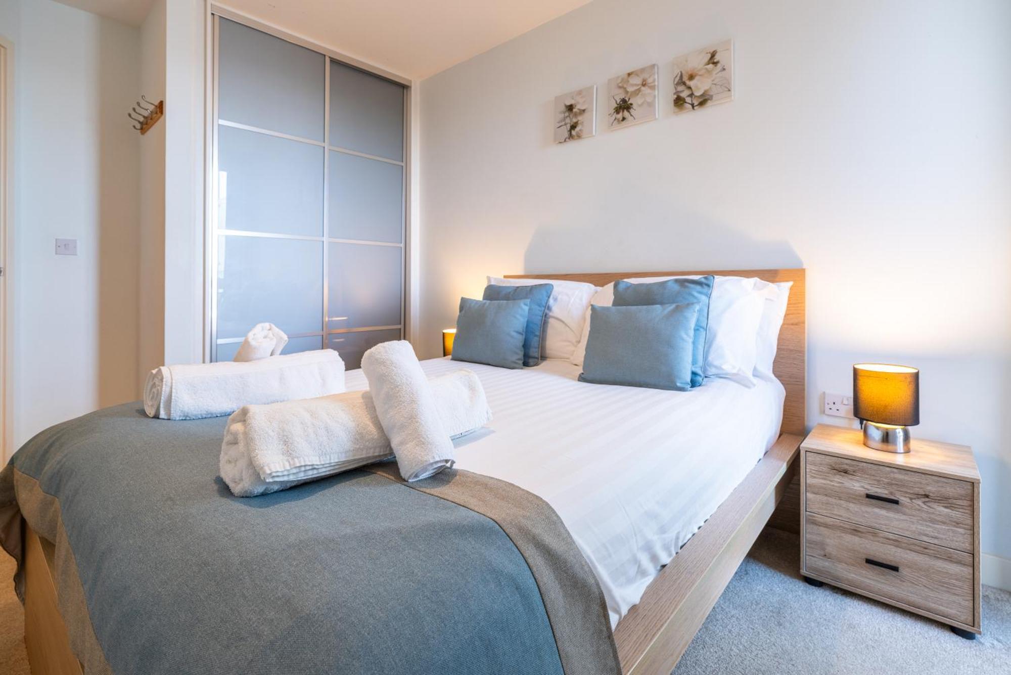 Stylish City Centre Apartment - Home From Home With Fully-Equipped Kitchen, Smart Tv, Netflix, Superfast Wifi, Free Parking, Self Check-In - By Brightleap Apartments Milton Keynes Dış mekan fotoğraf